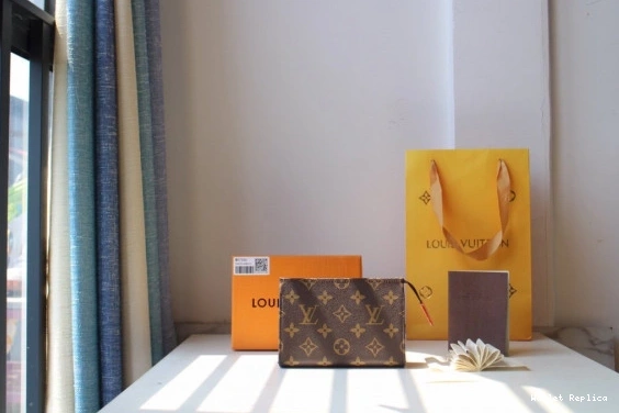Affordable 15 LOUIS POUCH VUITTON TOILETRY 0822